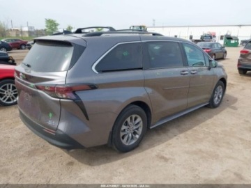 Toyota Sienna III 2024 Toyota Sienna xle, 2024r., 4x4, 2.5L 2.5 Benzyna 189KM, zdjęcie 2