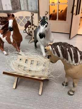 Деревянная конюшня для лошадей Schleich.
