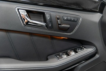 Mercedes Klasa E W211 Sedan W211 5.5 V8 (500) 388KM 2009 Mercedes E 500 5.5 V8. 388KM. Stan Fabryczny., zdjęcie 31