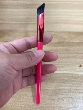 Kwadratowy, kątowy pędzel do konturowania brwi nr1