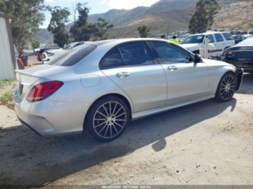 Mercedes Klasa C W205 2017 Mercedes-Benz Klasa C 2017 MERCEDES-BENZ C 300 LUXURYSPORT 2.0 Benzyna, zdjęcie 8