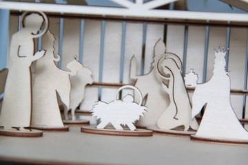 Drewniana szopka dekoracja z postaciami