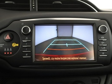 Toyota Yaris III Hatchback 5d Facelifting 2017 1.5 Hybrid 100KM 2018 Toyota Yaris hybryda automat kamera klima-auto., zdjęcie 24