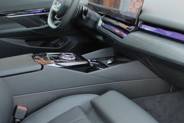 BMW Seria 5 G90-91 Sedan Plug-In 2.0 30e 299KM 2023 BMW Seria 5 530e Sedan 2.0 (299KM) 2023, zdjęcie 10