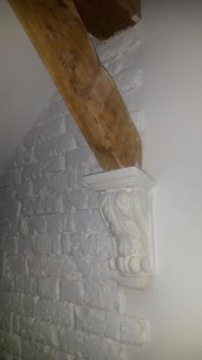 Гипсовый карниз, полка из гипса, лепнина