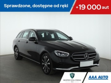 Mercedes Klasa E W213 Kombi Plug-in Facelifting 2.0 E300de 306KM 2021 Mercedes E E 300 de 4MATIC, 301 KM, 4X4, Automat