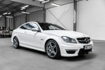 Mercedes Klasa C W204 Coupe AMG 6.2 C 63 AMG 457KM 2013 Mercedes C 63 AMG Tylko 7900 km przebiegu!, zdjęcie 5
