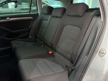 Volkswagen Passat B8 Variant Facelifting 2.0 TDI SCR 150KM 2020 Volkswagen Passat EVO Business Kamera cofania Asystent parkowania ACC, zdjęcie 11