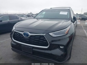 Toyota Highlander III 2021 Toyota Highlander Hybrid XLE, 2021r., 4x4, 2.5L 2.5 Hybryda 186KM, zdjęcie 4
