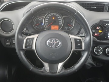 Toyota Yaris III Hatchback 5d Facelifting 1.33 Dual VVT-i 99KM 2015 Toyota Yaris 1.33 Dual VVT-i, Salon Polska, Klima, zdjęcie 14