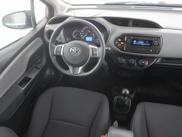 Toyota Yaris III Hatchback 5d Facelifting 2017 1.5 Dual VVT-iE 111KM 2019 Toyota Yaris 1.5 Dual VVT-i, Salon Polska, zdjęcie 6