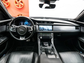 Jaguar XF II Sedan 2.0 i4D 240KM 2019 JAGUAR XF 2.0 AWD R-Sport aut Sedan 241KM 2019, zdjęcie 12