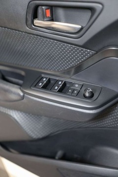 Toyota C-HR I Crossover 1.2L Turbo 116KM 2016 Toyota C-HR 1.2 T Premium 1.2 Benzyna 116KM, zdjęcie 16