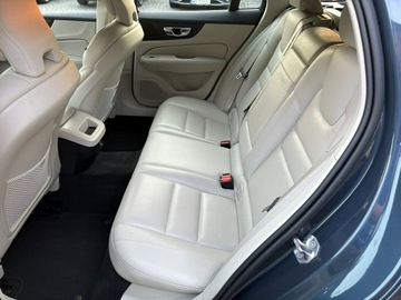 Volvo V60 II  Kombi 2.0 D3 150KM 2020 Volvo V60 2.0 D3 150 KM Skóry Kamera Hak FV23%, zdjęcie 11