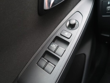 Mazda 2 III Hatchback 5d 1.5 SKY-G 90KM 2015 Mazda 2 1.5 16V, Klima, Tempomat, Parktronic, zdjęcie 17