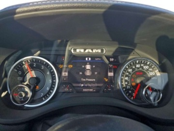  RAM 1500 Laramie 2023 5.7 Benzyna 395KM, zdjęcie 9