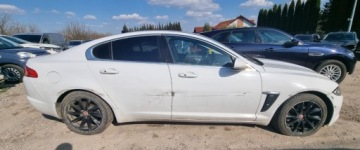 Jaguar XF II 2015 Jaguar XF 2015r, 2.0 Benzyna. Lekko przetarty bok. Jezdzi. 2.0 Benzyna, zdjęcie 14