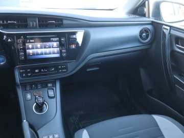 Toyota Auris II Hatchback 5d Facelifting 1.8 Hybrid 136KM 2017 Toyota Auris Hybrid, Salon Polska, Serwis ASO, zdjęcie 7