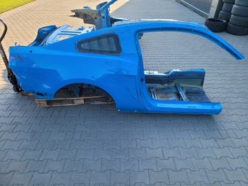 10-14 MUSTANG ČTVRTKA BLATNÍK ZADNÍ PRAVÝ LEM PODBĚH PRÁH SLOUPEK