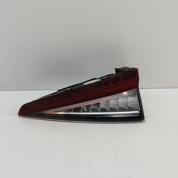 SKODA ENYAQ IV 2022 PRAVÁ STRANA SVĚTLA ZADNÍ KRYT KUFRU