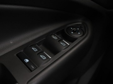 Ford Kuga II SUV Facelifting 2.0 Ecoboost 242KM 2018 Ford Kuga 2.0EcoBoost Automat ST-Line Navi, zdjęcie 32