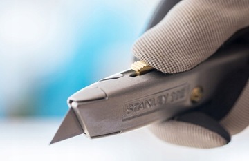 STANLEY 10-099 НОЖ 99E ВЫДВИЖНОЕ ТРАПЕЦЕИДНОЕ ЛЕЗВИЕ