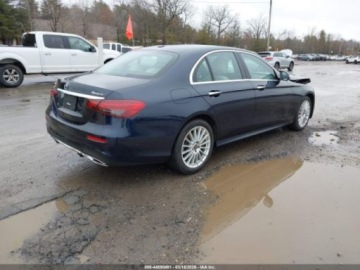 Mercedes Klasa E W214 2023 Mercedes-Benz Klasa E 2023 r., E350 4 MATIC 2.0 Benzyna 255KM, zdjęcie 5
