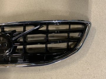 MASKA MŘÍŽKA NÁRAZNÍKU VOLVO V40 2012-