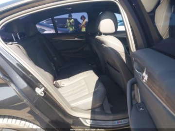 BMW Seria 5 G90-91 2023 BMW Seria 5 530E 2023, od ubezpieczalni 2.0 Benzyna 181KM, zdjęcie 7