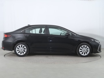 Toyota Corolla XII Sedan 1.8 Hybrid 122KM 2022 Toyota Corolla 1.8 Hybrid, Salon Polska, zdjęcie 5