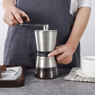 Ручная кофемолка с 8 регулируемыми настройками кофе.