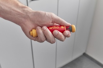 Отвертка Wiha со сменными битами, изоляция VDE