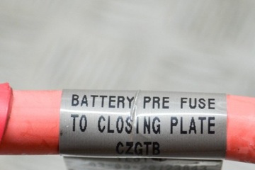 JAGUAR F-PACE X761 2.0 D PŘÍVOD POZITIVNÍ AKUMULÁTORU DO SKŘÍŇKY POJISTKA