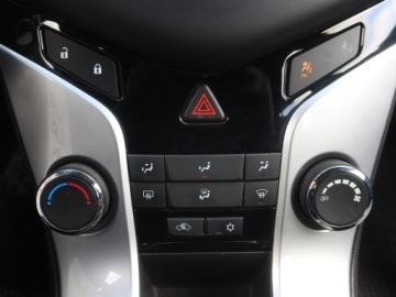 Chevrolet Cruze Hatchback 5d 1.8 16V DOHC 141KM 2013 Chevrolet Cruze 1.8 i 16V, Salon Polska, zdjęcie 12