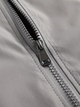 МУЖСКАЯ КУРТКА ВЕСНА-ОСЕНЬ ПЕРЕХОДНАЯ НА ОКНЕ