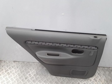 D28068550 BOK ZADNÍCH LEVÝCH DVEŘE 1.5 16V 55 2000 MAZDA DEMIO (DW)
