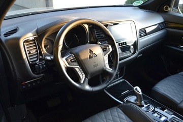 Mitsubishi Outlander III 2019 PHEV 2.4 4x4 NAJBOGATSZA WERSJA, zdjęcie 17