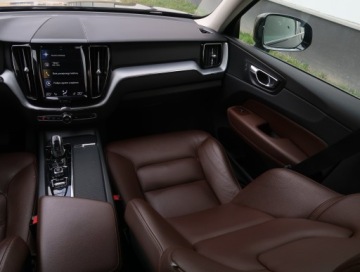 Volvo XC60 II Crossover T8 Twin Engine 407KM 2018 Volvo XC60 T8 Twin Engine, Salon Polska, zdjęcie 7