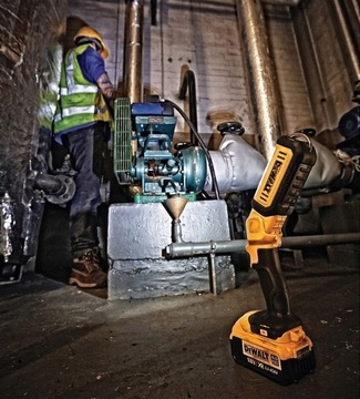 ФОНАРЬ DEWALT DCL050 ШАРНИРИРОВАННАЯ СВЕТОДИОДНАЯ ЛАМПА 18В