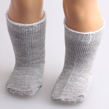 2x 1 пара серых носков-чулок на 18 человек.