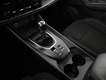 Nissan Qashqai III Crossover 1.3 DIG-T MHEV 140KM 2022 Nissan Qashqai MHEV Automatyczna klimatyzacja, zdjęcie 26