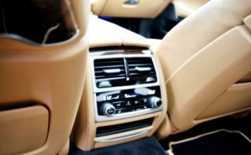 BMW Seria 7 G11-G12 Sedan Facelifting 4.4 750i 530KM 2020 BMW Seria 7 M-Pakiet X-Drive Maly przebieg, Bogata wersja wyposazenia,, zdjęcie 33