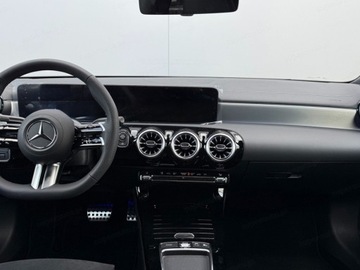 Mercedes CLA C118/X118 Coupe Facelifting 1.3 200 163KM 2025 MERCEDES-BENZ CLA 200 AMG Line Sedan 1.3 (163KM) 2025, zdjęcie 3