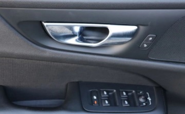 Volvo V60 II  Kombi 2.0 D3 150KM 2019 Volvo V60 NAVIGACJA, Grzane Fotele, Multifunkcja, Tempomat, Czujniki, Auto, zdjęcie 17