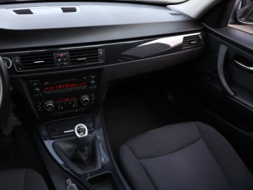 BMW Seria 3 E90-91-92-93 Touring E91 2.0 318i 143KM 2009 BMW 3 318 i, Klima, Klimatronic, Tempomat, zdjęcie 7