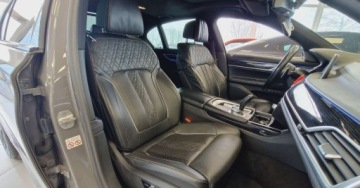 BMW Seria 7 G11-G12 Sedan Facelifting 3.0 740d 340KM 2021 BMW Seria 7 740d 340km X-drive M-pakiet Kamera 360stopni Dociagi drzwi 3.0, zdjęcie 18