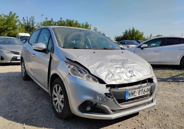 Peugeot 208 I Hatchback 5d Facelifting 1.6 BlueHDi 75KM 2017 Peugeot 208 2017r, Salonowy. 1.6 HDI. Uszkodzony przod. Jezdzi. 1.6 75KM, zdjęcie 1