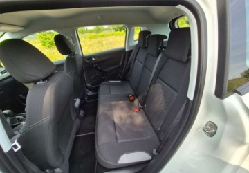 Peugeot 2008 I SUV Facelifting 1.2 PureTech 82KM 2016 Peugeot 2008 Peugeot 2008 PureTech 82 Active 1.2 Benzyna 82KM, zdjęcie 18