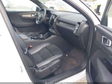 Volvo XC40 2022 Volvo XC 40 T5 R-Design 2022 2.0 Benzyna 248KM, zdjęcie 10