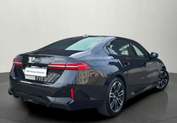 BMW Seria 5 G90-91 Touring 2.0 520d 197KM 2024 BMW Seria 5 M Pakiet sport LED Kamera cofania Asystenci Elektryczna klapa, zdjęcie 22